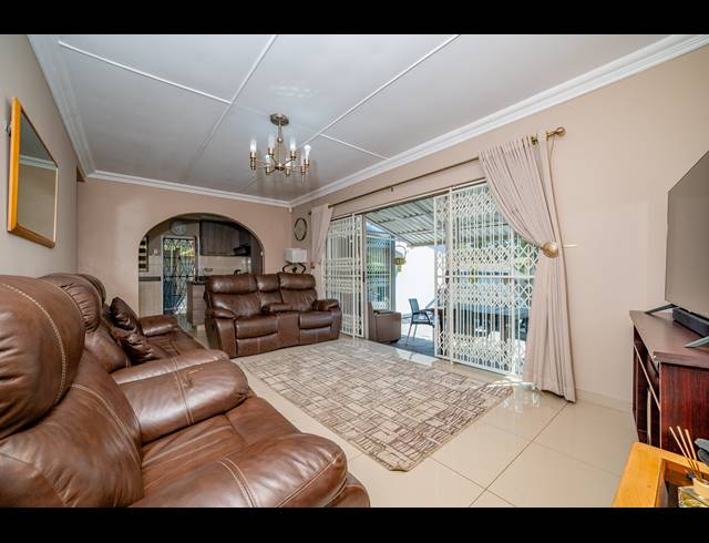 3 BEDROOM FREEHOLD FOR SALE IN HILLARY